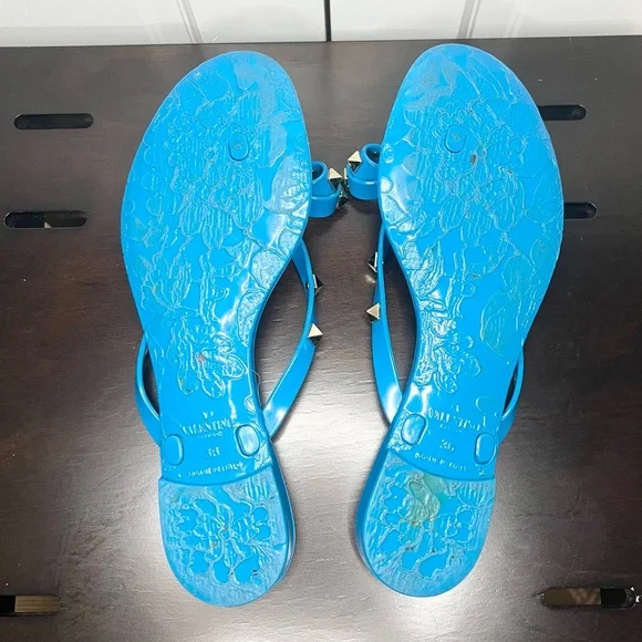 Valentino Garavani Rockstud Blue Rubber Casual Sandals - Picture 7 of 7